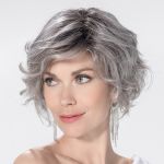 Perruque Romance Deluxe | Metallic grey Rooted