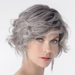 Perruque Romance Deluxe | Metallic grey Rooted